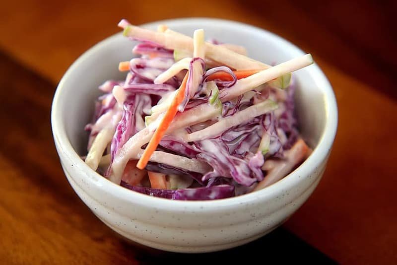 what to eat with coleslaw