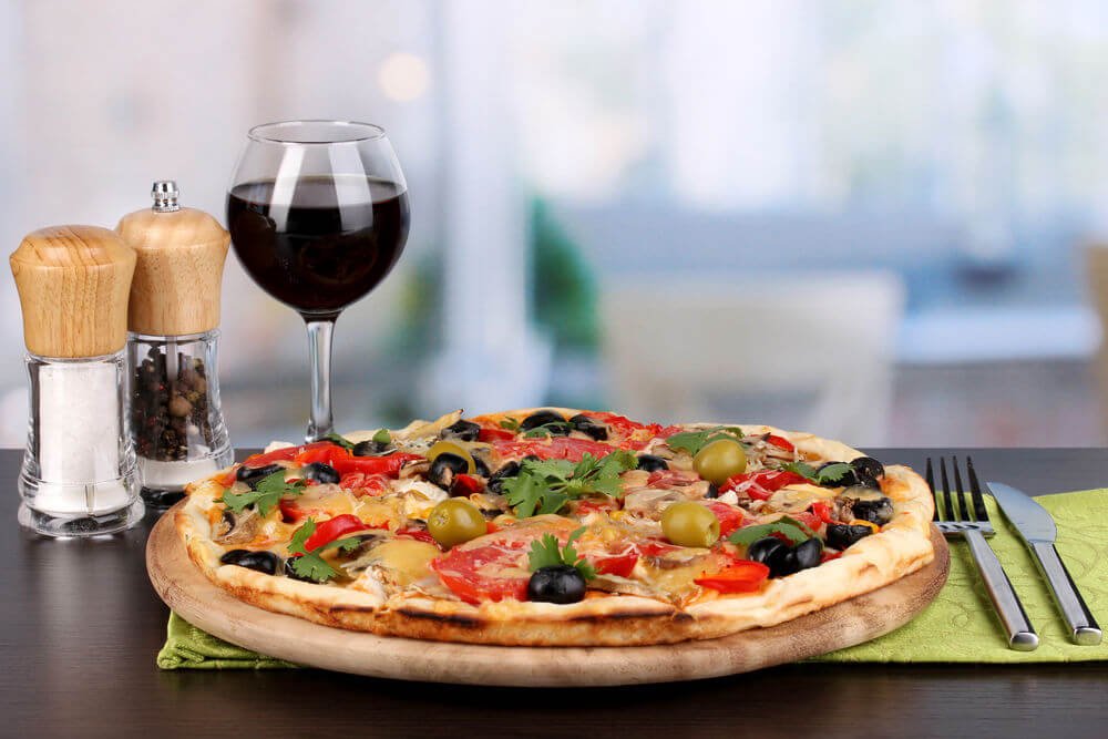 what wine pairs best with pizza