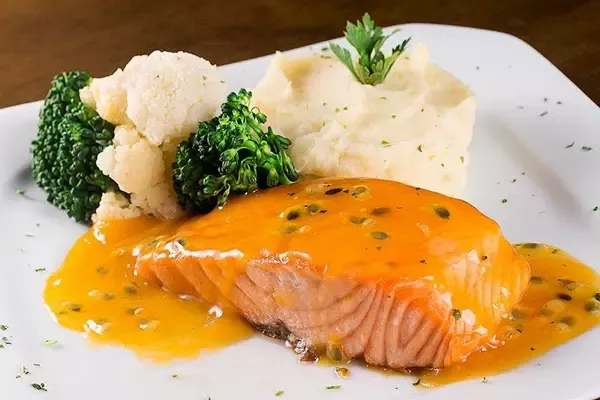 what flavors pair well with salmon