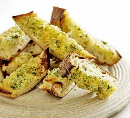 what goes well with garlic bread