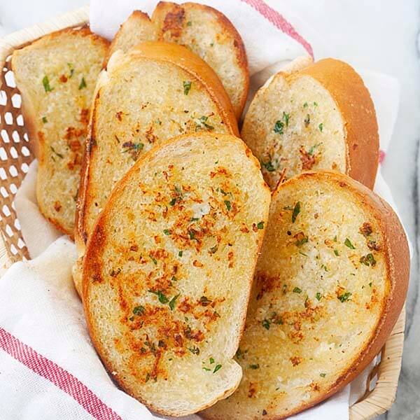 how i make garlic bread at home