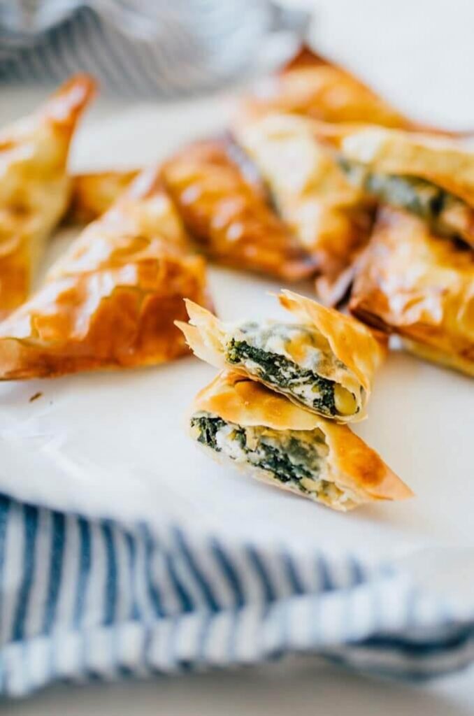 what do you eat with spanakopita